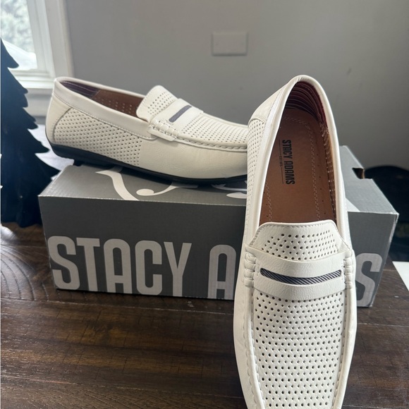 Stacy Adams Men's Cream Loafers - Picture 2 of 7